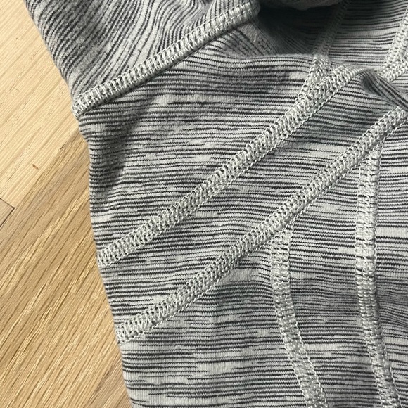 Lululemon define jacket size 10 - Picture 8 of 14